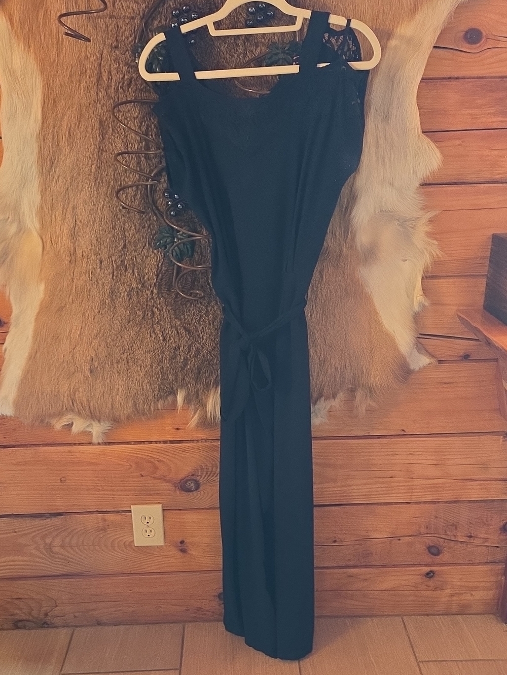 Elegant Black Sleeveless Jumper with Tie Waist